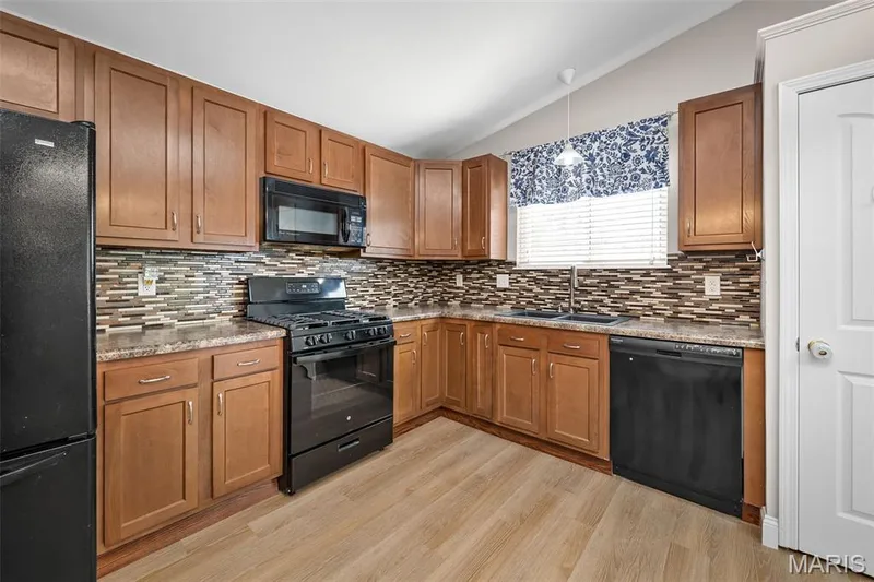 226 Barrington Drive, St Peters, MO 63376 — listing photo 12 of 31