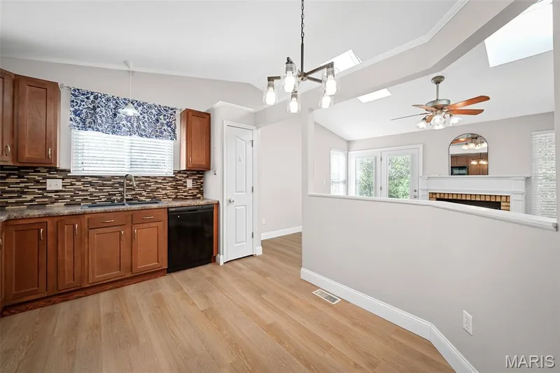 226 Barrington Drive, St Peters, MO 63376 — listing photo 13 of 31