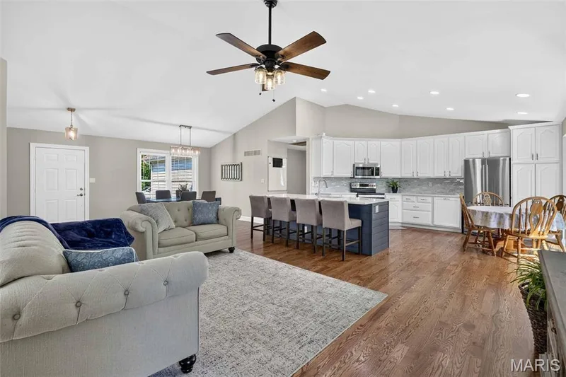 1420 Prospect Lakes Drive, Wentzville, MO 63385 — listing photo 4 of 59