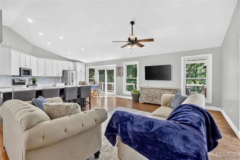 1420 Prospect Lakes Drive, Wentzville, MO 63385 — listing photo 9 of 59