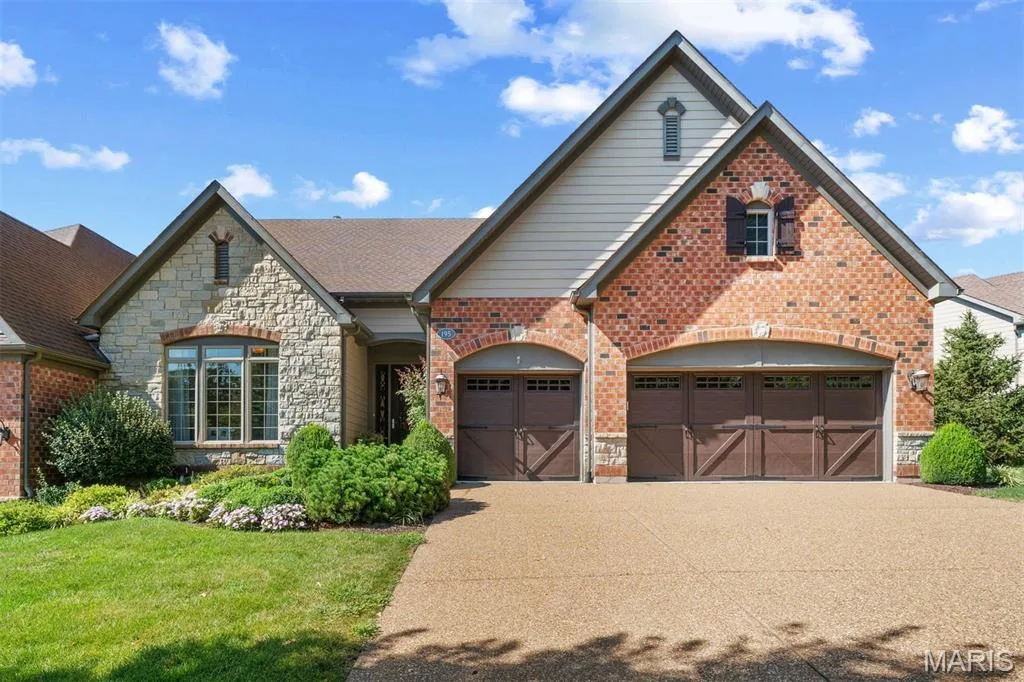 195 Kendall Bluff Court, Chesterfield, MO 63017 — listing photo 1 of 28