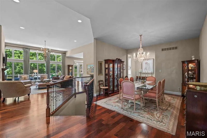 195 Kendall Bluff Court, Chesterfield, MO 63017 — listing photo 4 of 28