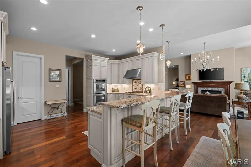 195 Kendall Bluff Court, Chesterfield, MO 63017 — listing photo 8 of 28