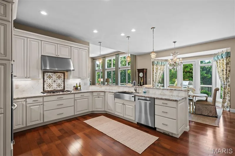 195 Kendall Bluff Court, Chesterfield, MO 63017 — listing photo 9 of 28