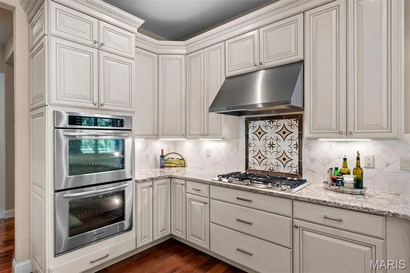 195 Kendall Bluff Court, Chesterfield, MO 63017 — listing photo 12 of 28