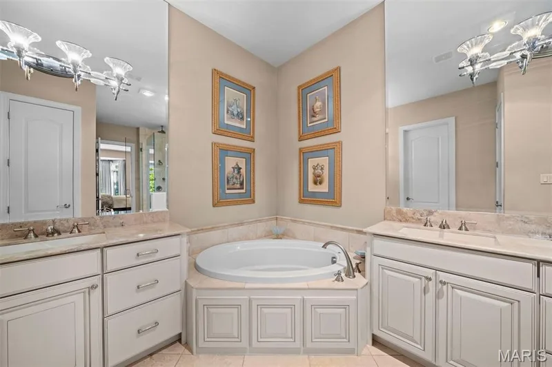 195 Kendall Bluff Court, Chesterfield, MO 63017 — listing photo 18 of 28