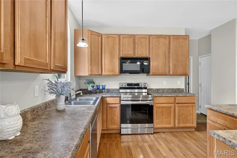 931 Lindmark Drive, Wentzville, MO 63385 — listing photo 17 of 58