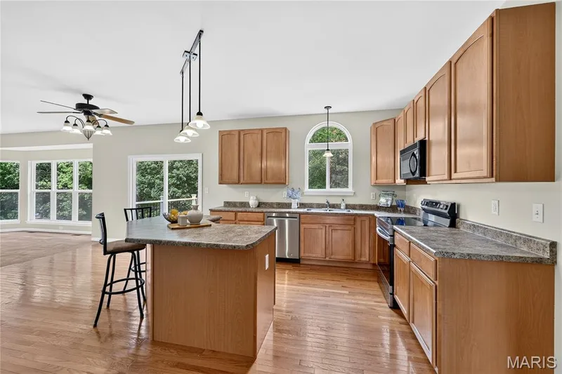 k — 931 Lindmark Drive, Wentzville, MO 63385