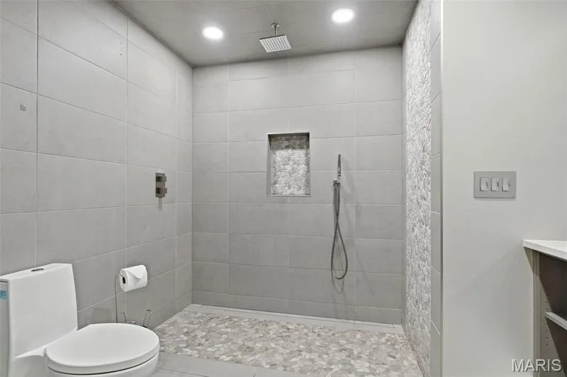 1212 Walnut Hill Farm Drive, Chesterfield, MO 63005 — listing photo 25 of 80