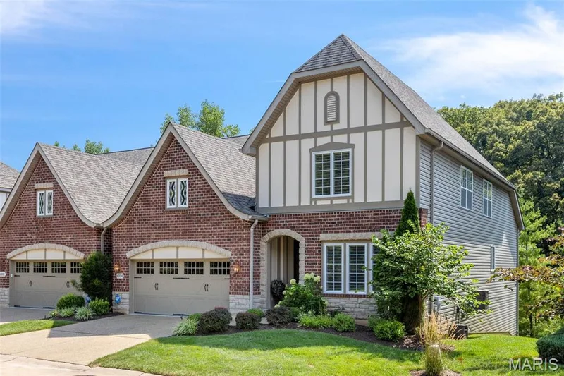 16334 Baxter Road, Chesterfield, MO 63005 — listing photo 3 of 48