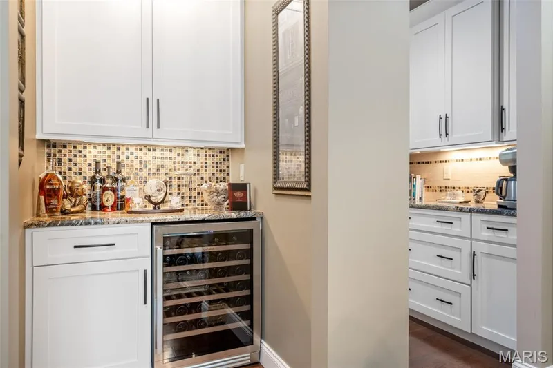 16334 Baxter Road, Chesterfield, MO 63005 — listing photo 6 of 48