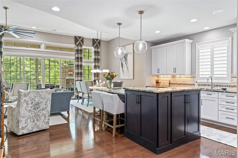 16334 Baxter Road, Chesterfield, MO 63005 — listing photo 9 of 48