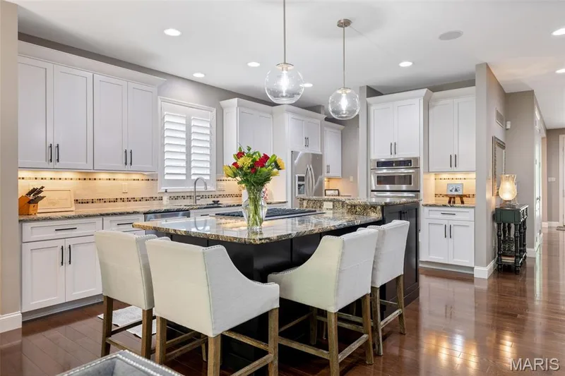 16334 Baxter Road, Chesterfield, MO 63005 — listing photo 10 of 48