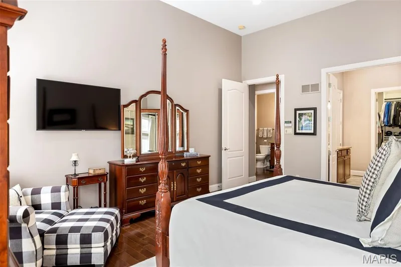 16334 Baxter Road, Chesterfield, MO 63005 — listing photo 24 of 48