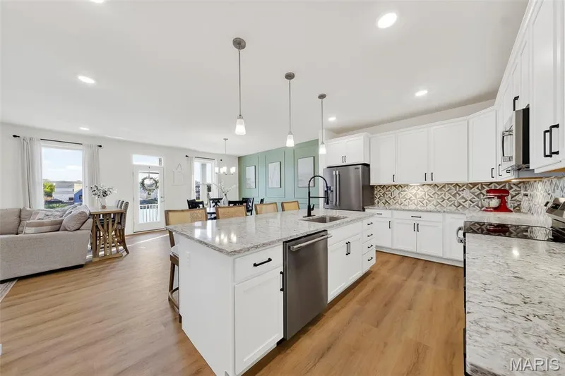 226 Marais Temps Clair Way, St Charles, MO 63301 — listing photo 13 of 42