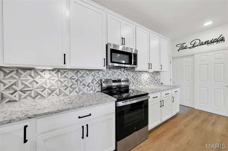 226 Marais Temps Clair Way, St Charles, MO 63301 — listing photo 14 of 42