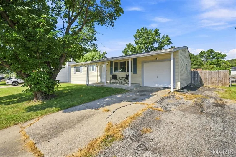 2 Driveways for extra parking — 3319 Royal Domain Drive, St Charles, MO 63301
