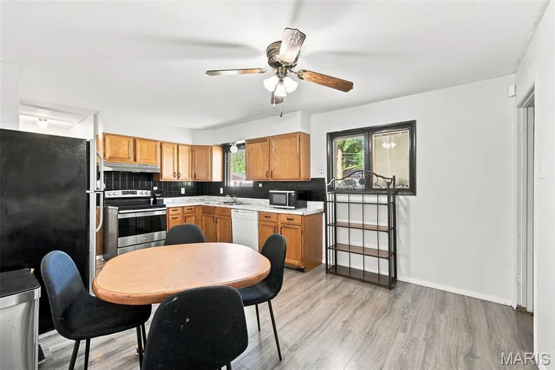 3319 Royal Domain Drive, St Charles, MO 63301 — listing photo 8 of 38