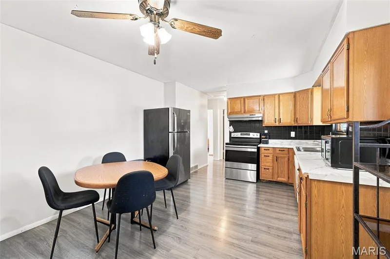 3319 Royal Domain Drive, St Charles, MO 63301 — listing photo 9 of 38