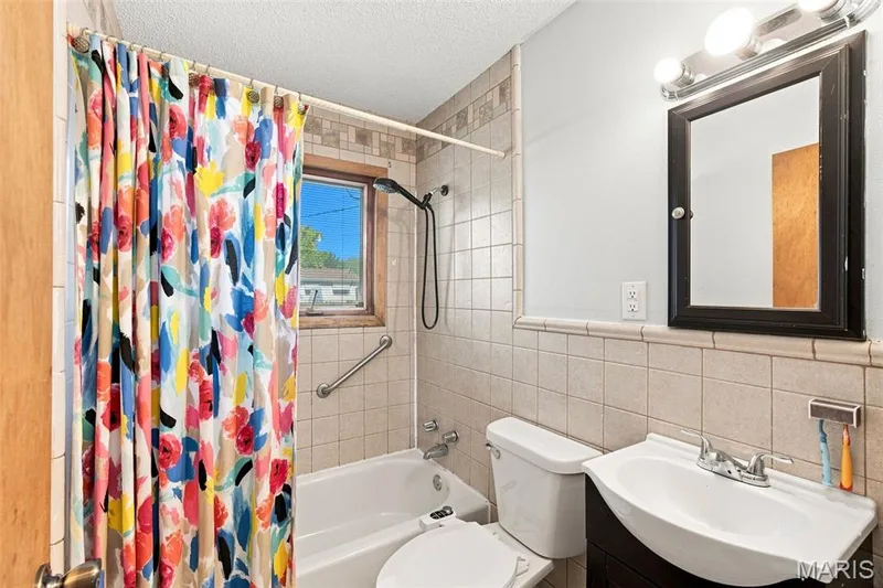 3319 Royal Domain Drive, St Charles, MO 63301 — listing photo 15 of 38