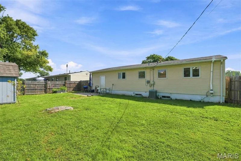 3319 Royal Domain Drive, St Charles, MO 63301 — listing photo 3 of 38