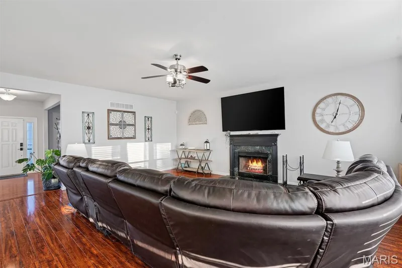 26 N Brighton Park Court, St Charles, MO 63303 — listing photo 12 of 42
