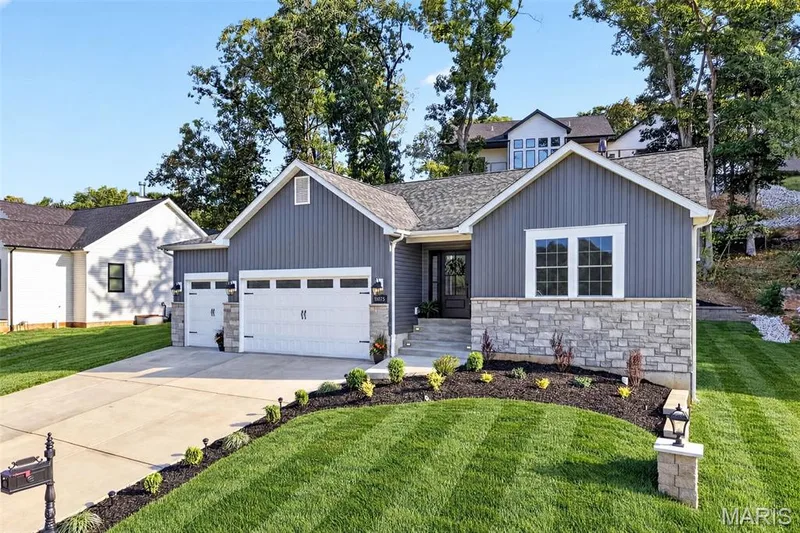 Stunning curb appeal! — 11075 Village Drive, Foristell, MO 63348
