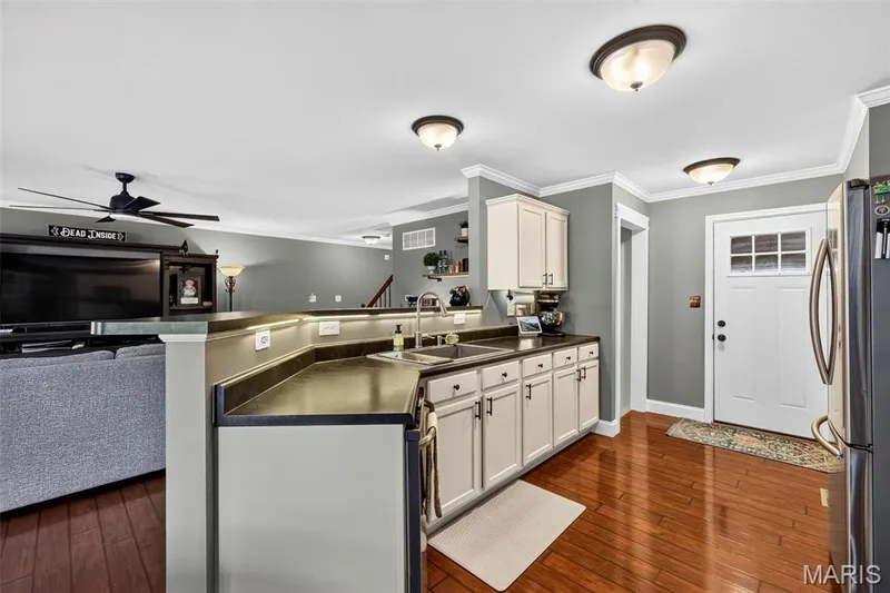 5513 Wavecrest Circle, St Charles, MO 63304 — listing photo 17 of 61