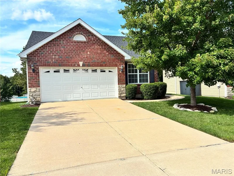 221 Stone Run Boulevard, Wentzville, MO 63385 — listing photo 2 of 29