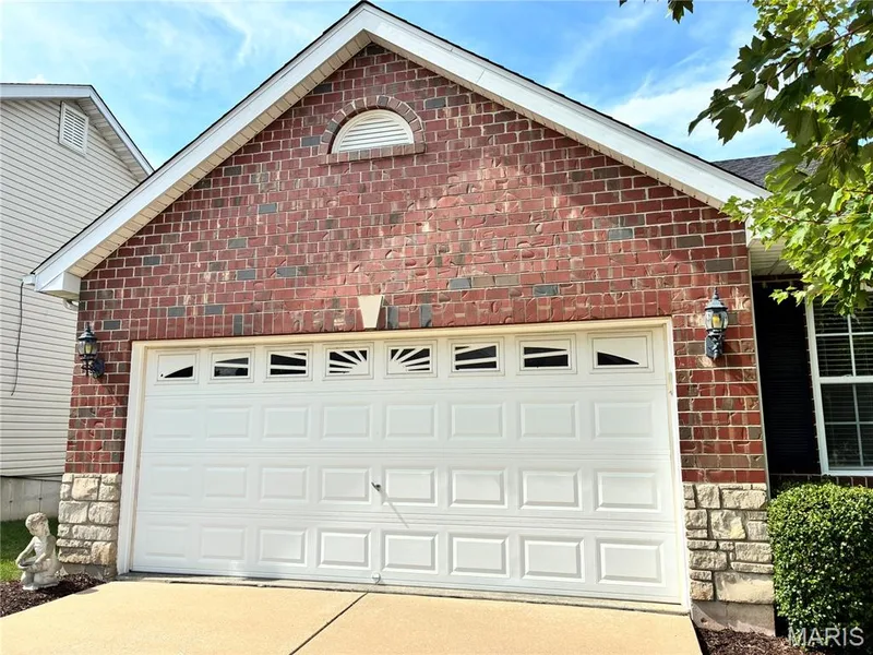221 Stone Run Boulevard, Wentzville, MO 63385 — listing photo 3 of 29