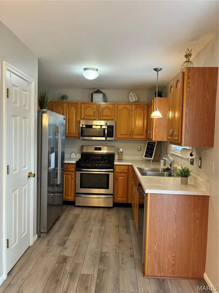 221 Stone Run Boulevard, Wentzville, MO 63385 — listing photo 8 of 29