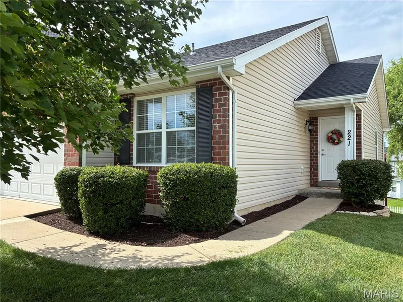221 Stone Run Boulevard, Wentzville, MO 63385 — listing photo 4 of 29