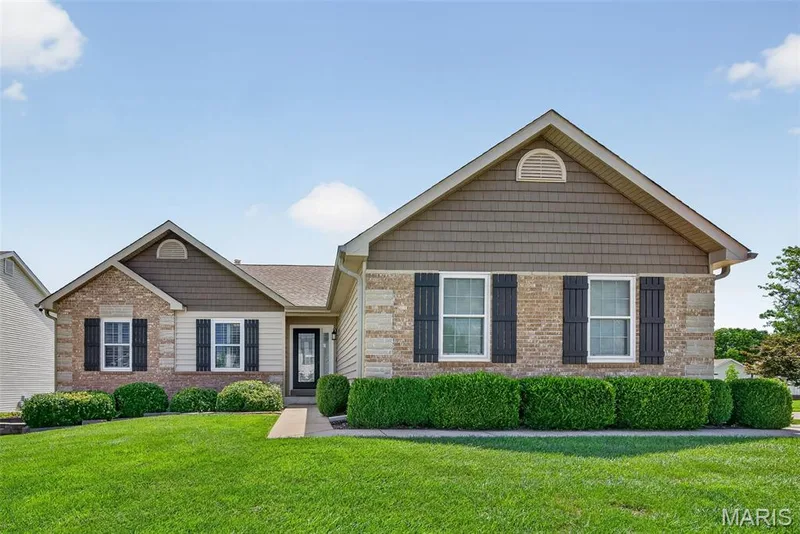 41 Old Yorktown Court, Wentzville, MO 63385 — listing photo 2 of 45