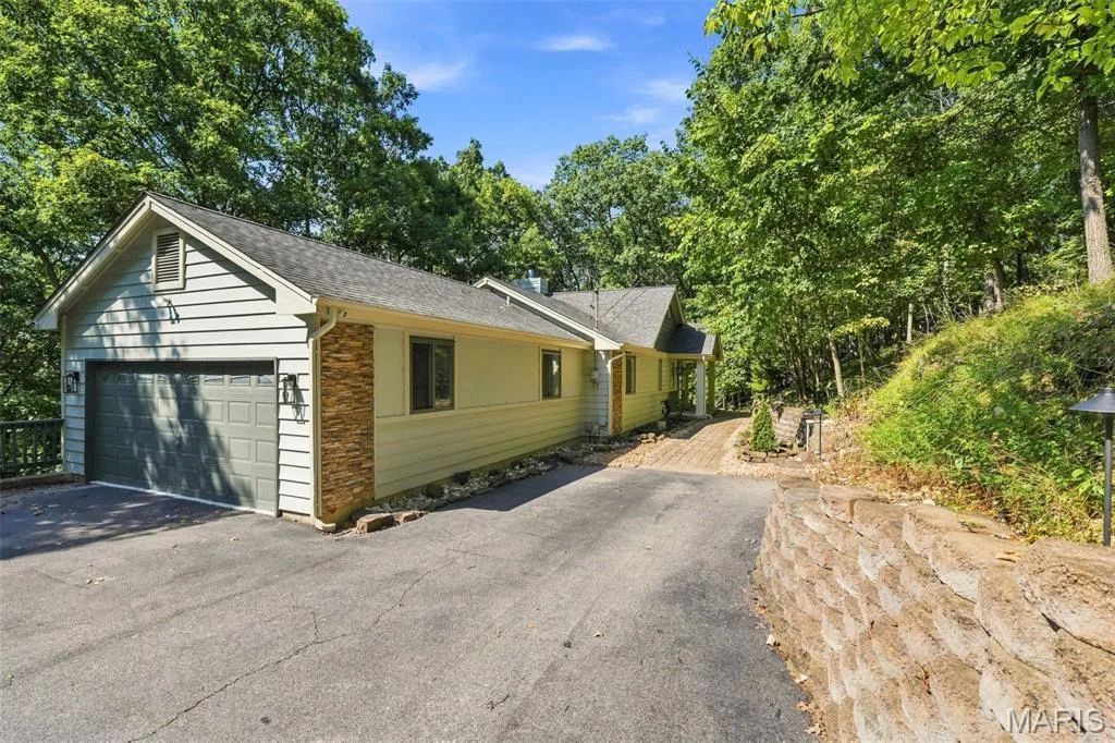 Ranch home on 3Ac. — 3311 Pine Cliff Road, Wildwood, MO 63038