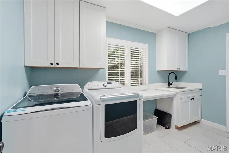 First floor Laundry room w/laundry sink & window — 3311 Pine Cliff Road, Wildwood, MO 63038