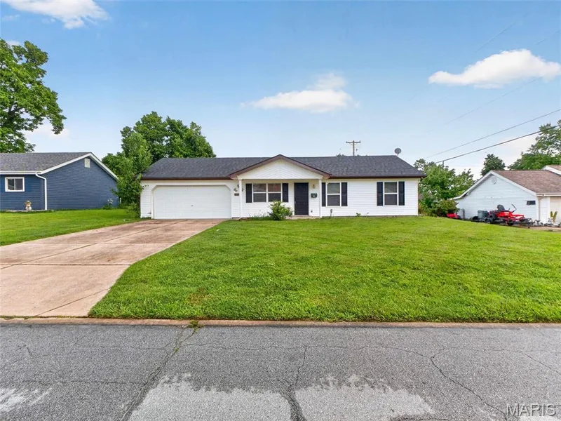 405 Prince Ruppert Drive, O'Fallon, MO 63366 — listing photo 2 of 32