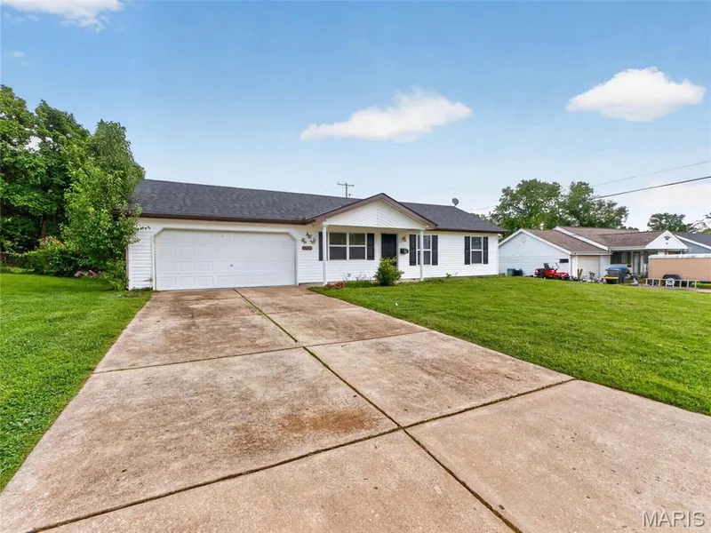 405 Prince Ruppert Drive, O'Fallon, MO 63366 — listing photo 3 of 32