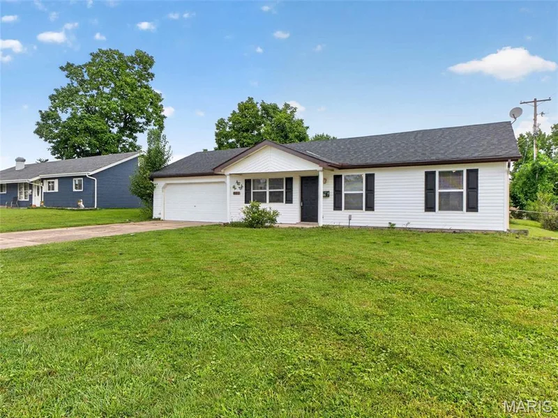 405 Prince Ruppert Drive, O'Fallon, MO 63366 — listing photo 4 of 32