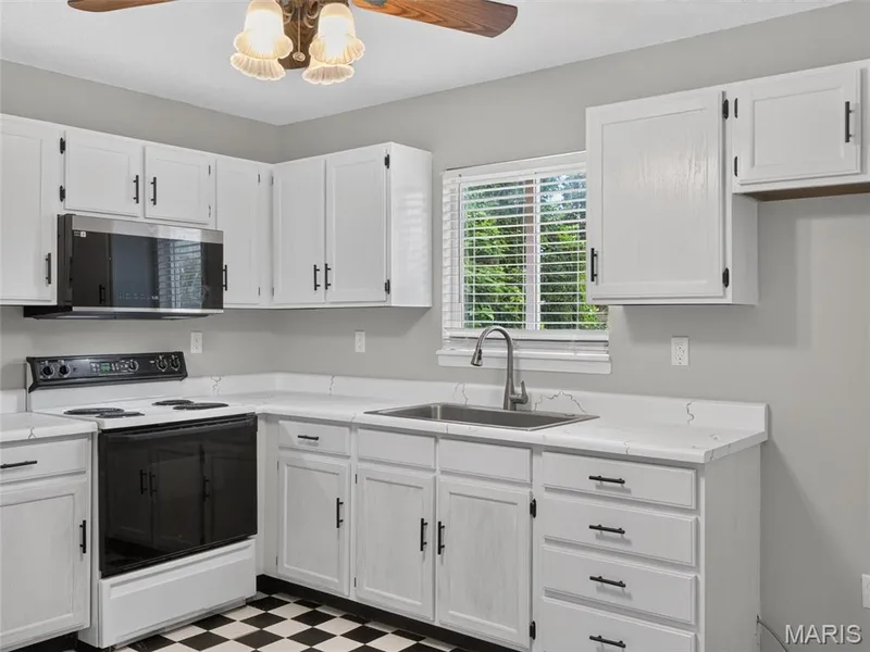405 Prince Ruppert Drive, O'Fallon, MO 63366 — listing photo 13 of 32