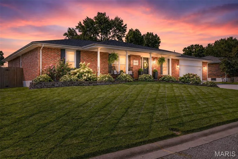 931 Quince Drive, St Charles, MO 63301 — listing photo 2 of 36