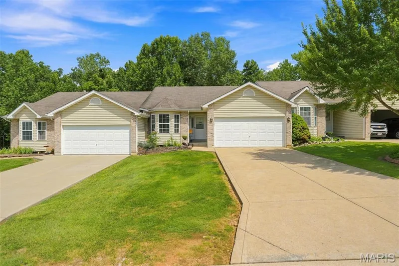 918 Blumhoff Road, Wentzville, MO β listing photo 1
