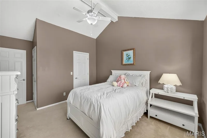 Double closet bedroom with vaulted ceiling — 1 Rue De Paix #6, Lake St. Louis, MO 63367