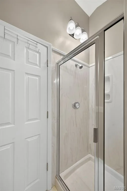 Separate shower — 1 Rue De Paix #6, Lake St. Louis, MO 63367