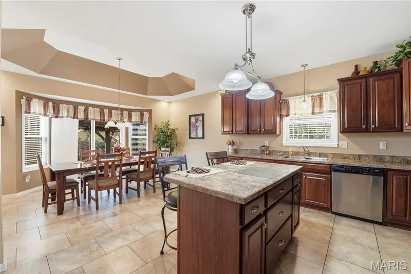 110 Cypress Meadows Drive, Wentzville, MO 63385 — listing photo 7 of 33
