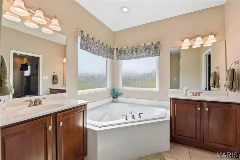 110 Cypress Meadows Drive, Wentzville, MO 63385 — listing photo 16 of 33