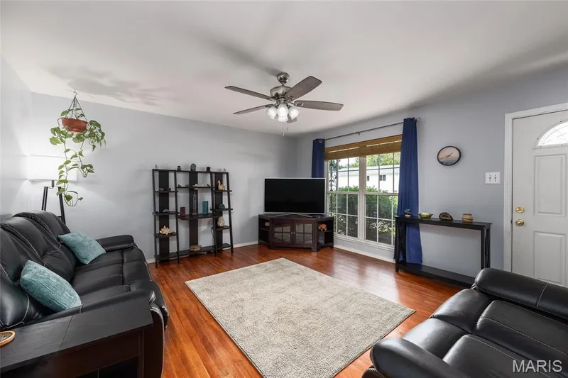 1133 Fordyce Lane, St Charles, MO 63303 — listing photo 4 of 23