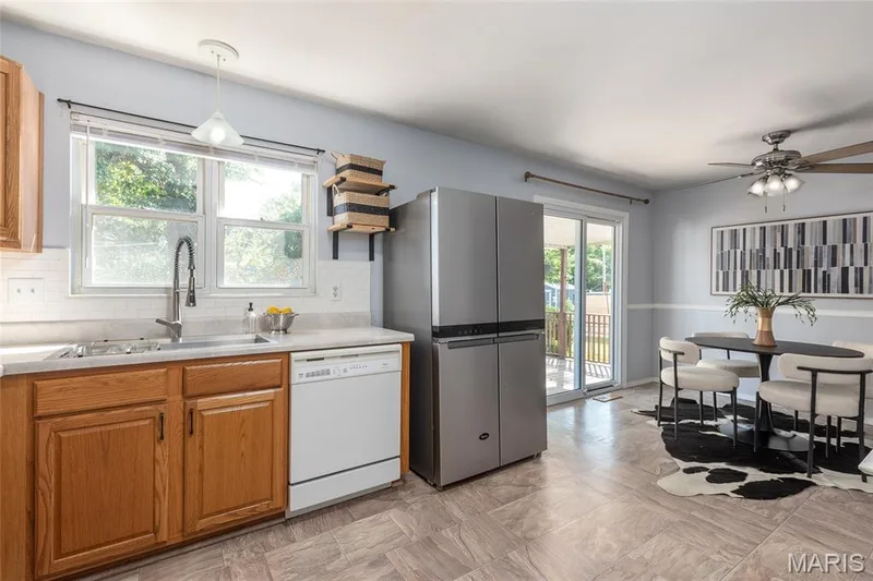 1133 Fordyce Lane, St Charles, MO 63303 — listing photo 6 of 27