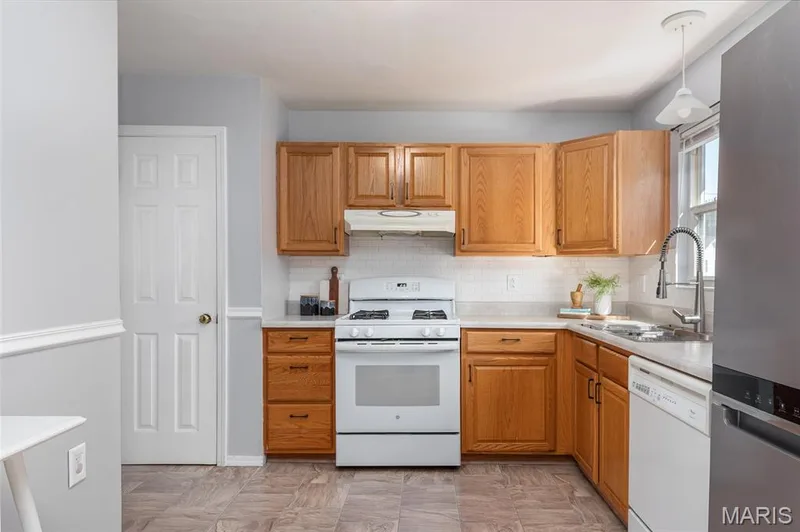 1133 Fordyce Lane, St Charles, MO 63303 — listing photo 7 of 27
