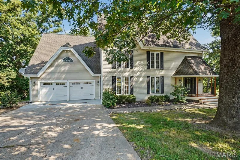3 Oak Bluff Drive, Lake St. Louis, MO 63367 — listing photo 2 of 35