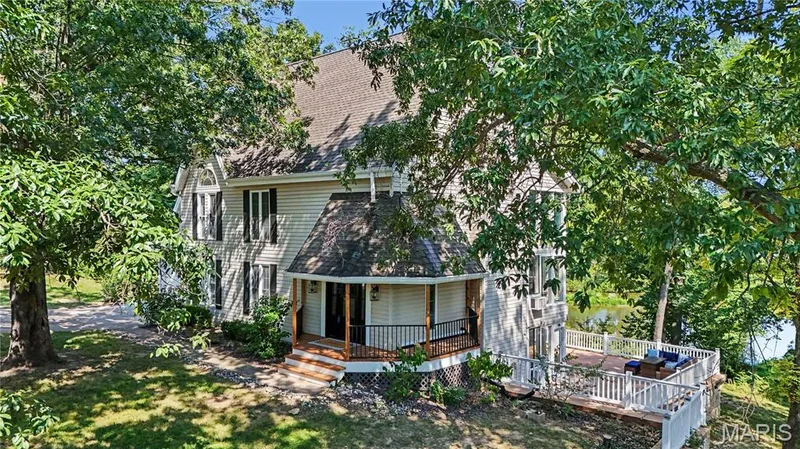 3 Oak Bluff Drive, Lake St. Louis, MO 63367 — listing photo 3 of 35